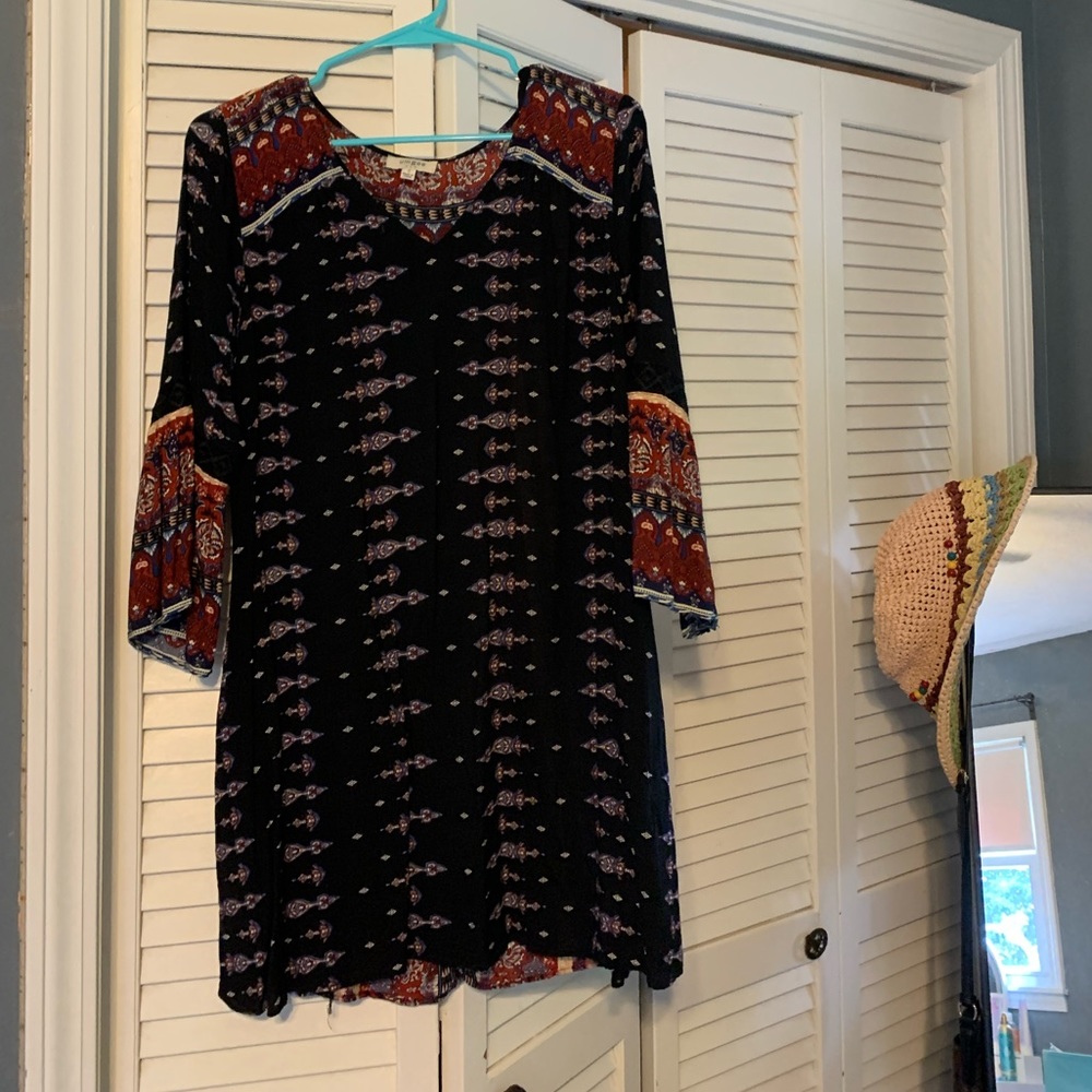 Short, Long sleeved dress.